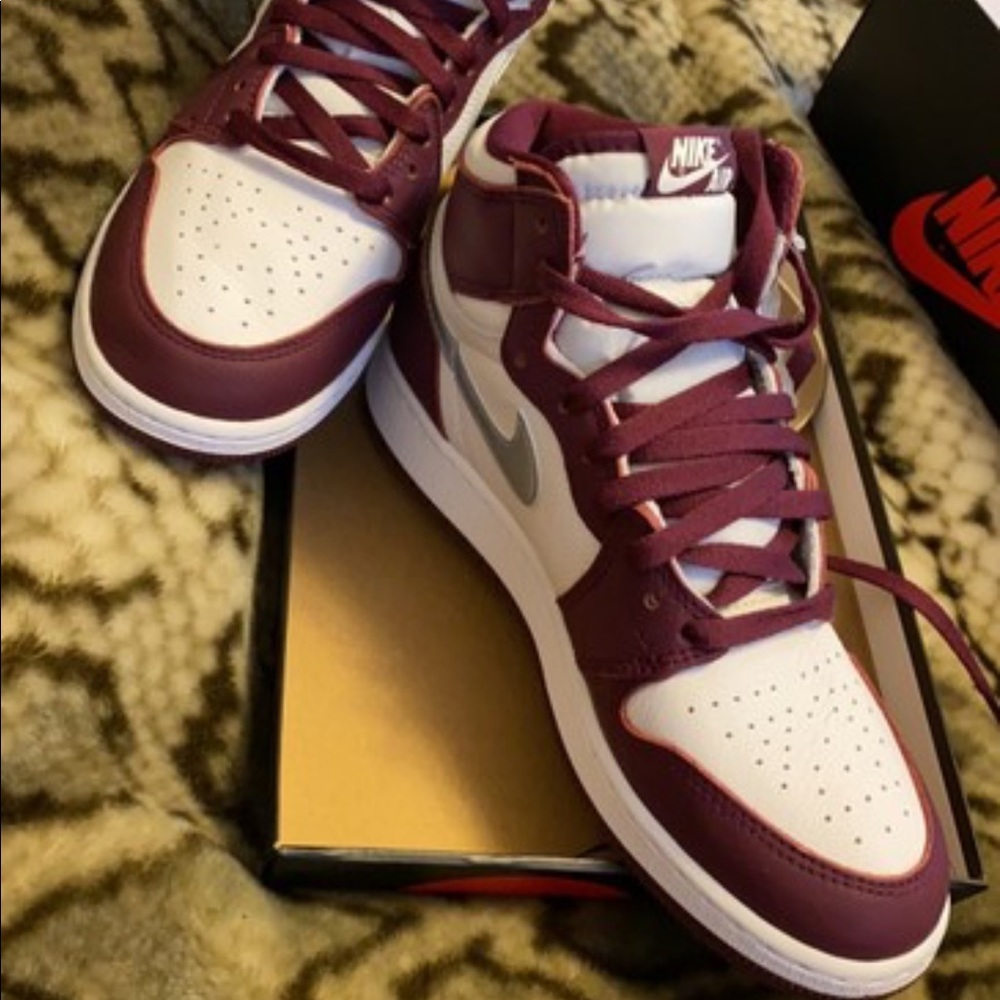 Jordan 1 Retro High OG "Bordeaux/Metallic Silver/White" - Picture 10 of 10